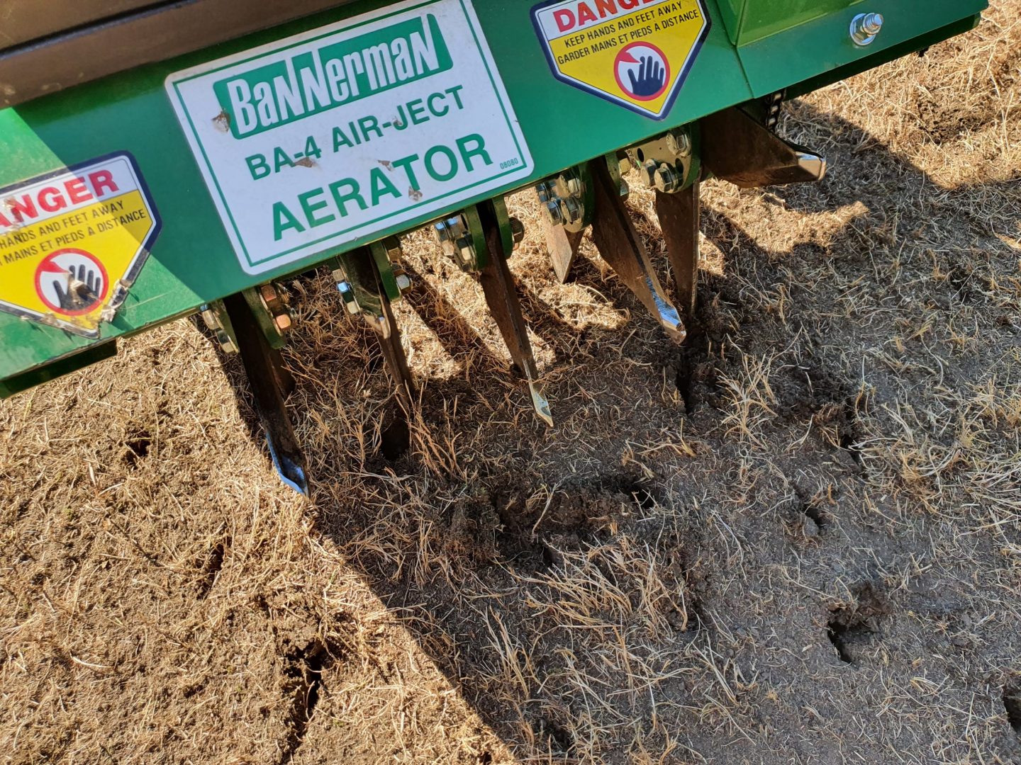 fracture-tine-aeration-for-lawns-maidstone-kent